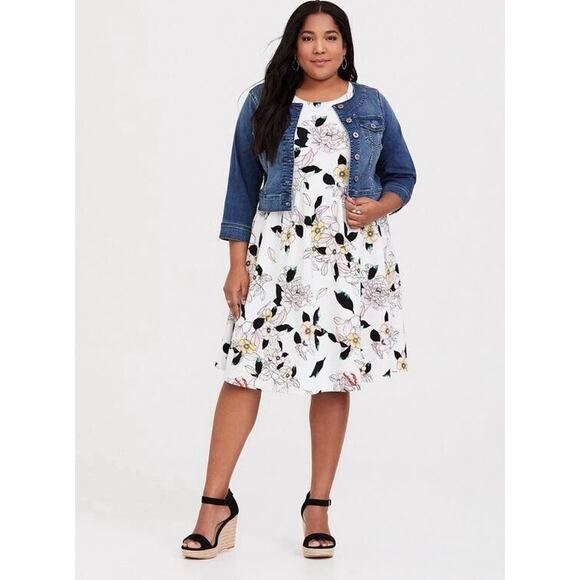 Torrid White Floral Textured Lined Knit High Neck Skater Dress Women's Size 2 - Picture 9 of 9